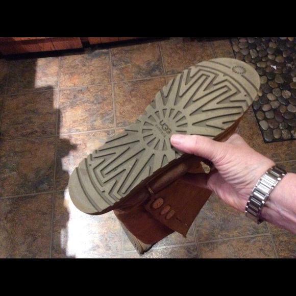 UGG 5 button boots - Picture 4 of 6